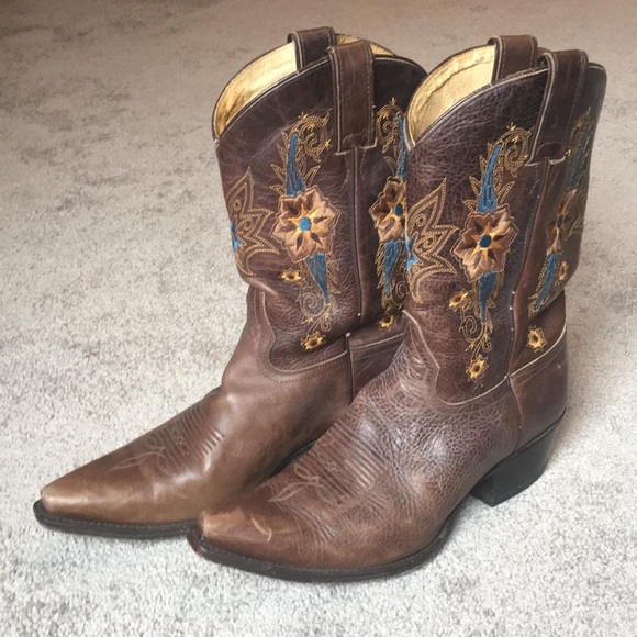 Good ol’ cowgirl boots - Picture 1 of 7